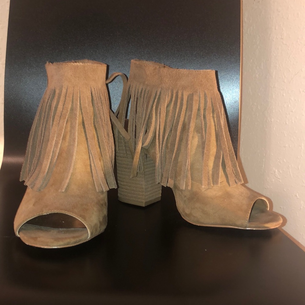 Carlos Santana tan suede open toe fringe boots